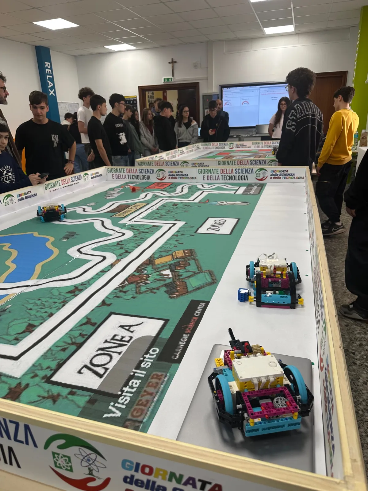 Robot in gara alla Giornata della scienza